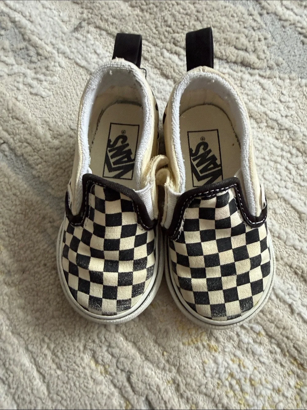 6 pairs of girls shoes